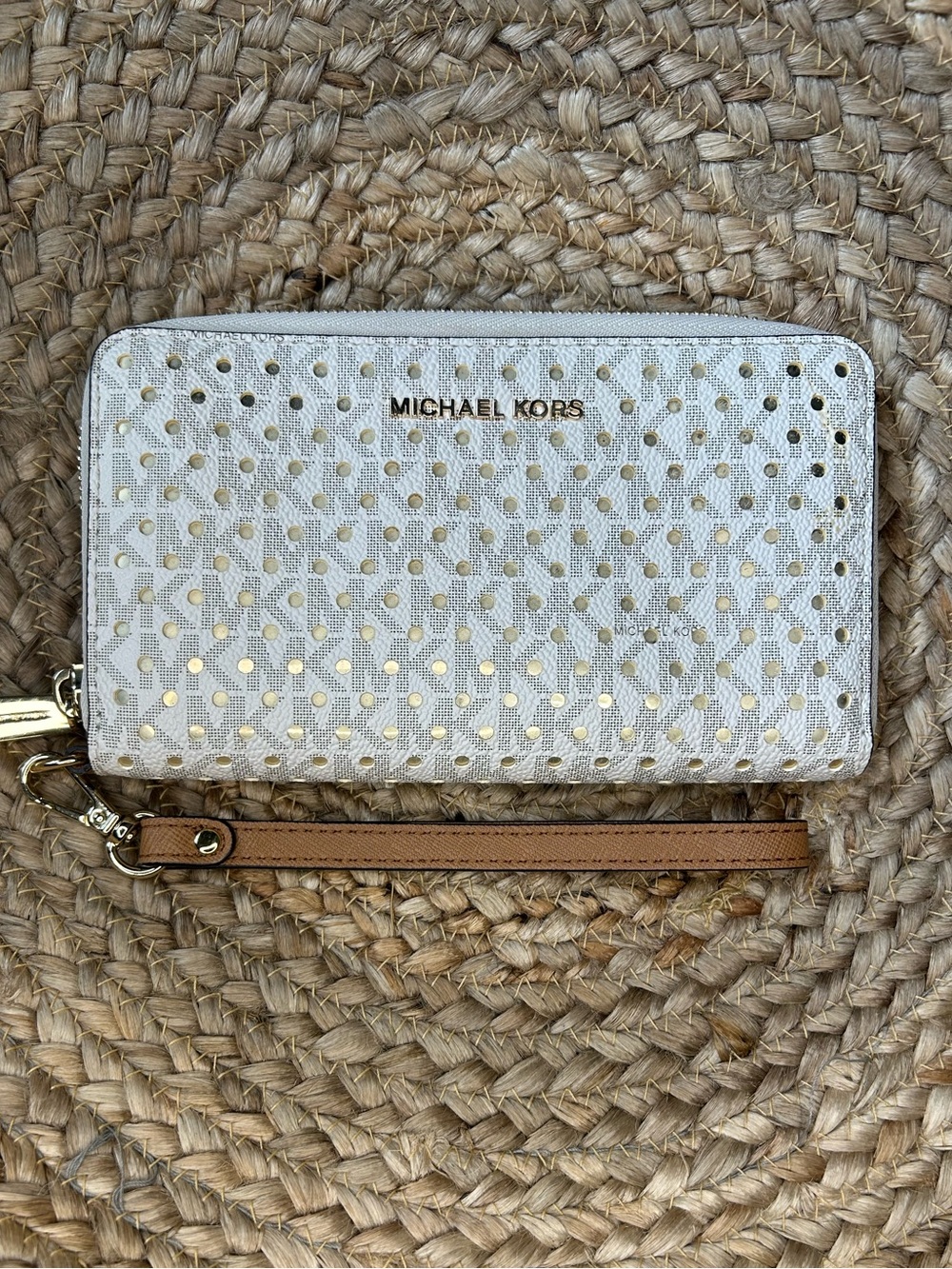 🤎MICHAEL KORS White and Gold Laser Cut Wristlet Wallet